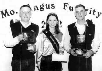 youngshowmen.jpg (36411 bytes)