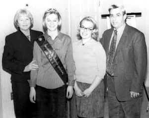 scholarships2003.jpg (41348 bytes)